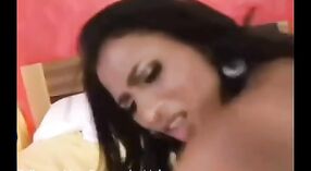 Video seks India yang menampilkan istri teman saya 1 min 10 sec