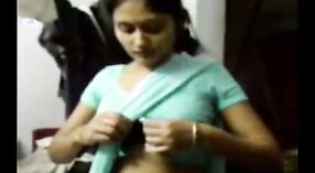Desi Girl在业余色情视频中吞下了她的大胸部 0 敏 0 sec