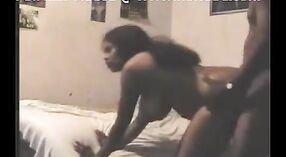 Video de sexo indio con una mariquita trabajadora en un entorno amateur 2 mín. 10 sec