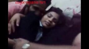 Video seks India yang menampilkan sutradara dan juru kamera 3 min 00 sec
