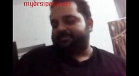 Video seks India yang menampilkan sutradara dan juru kamera 4 min 20 sec