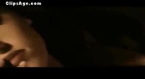 సెడక్టివ్ మోడల్ యొక్క ఉచిత పోర్న్ ఆడిషన్ షోను కలిగి ఉన్న ఇండియన్ సెక్స్ వీడియోలు 2 మిన్ 20 సెకను