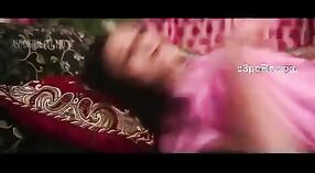 Indiase seks film featuring een prachtig actrice in een steamy scène 0 min 50 sec