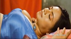 印度的性爱视频是Aisharya，Desi Girl，她的导演搞砸了 1 敏 20 sec