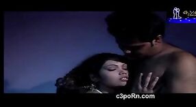 Desi Filles dans une scène de lit Chaud dans le film Bgrage 3 minute 40 sec