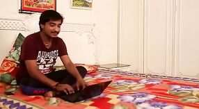 Desi Bhabhi dan Devar dalam Video MMS Bollywood yang Panas 1 min 40 sec