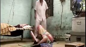 Indischer Amateur-Pornoclip mit einem sexy Dorfmädchen 6 min 20 s