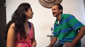 Filme de sexo indiano com uma cena de preliminares e beijos quentes 1 minuto 10 SEC
