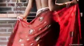 فيديو جنسي هندي يعرض ممثلة مذهلة تضاجع نفسها 3 دقيقة 40 ثانية