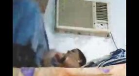 ভারতীয় সেক্স ভিডিও: দেশি মেইড হোটেল রুমে বসের দ্বারা চুদে যায় 1 মিন 10 সেকেন্ড