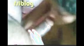 印度性爱录像带，其中包括一个热的Mallu女仆，给予了激烈的口交 2 敏 00 sec