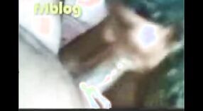 Ấn độ tình dục video có một nóng Mallu người giúp việc đưa một mãnh liệt thổi kèn 0 tối thiểu 40 sn