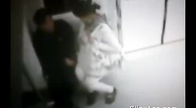 Video seks India dalam skandal kereta metro Delhi terungkap dan bocor ke internet 4 min 20 sec