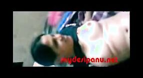 Desi girl's primeira vez expondo seus bens na cam em vídeo pornô Amador 3 minuto 10 SEC