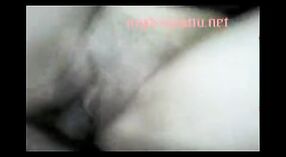 Индийское секс видео с участием дези-девушки по имени Гудди, которую трахает ее собственный джиджаджи MMS 1 минута 40 сек