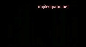 Индийское секс видео с участием дези-девушки по имени Гудди, которую трахает ее собственный джиджаджи MMS 2 минута 50 сек