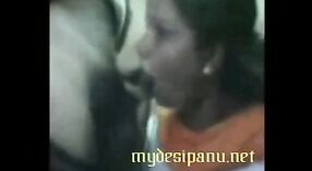 Video de sexo indio con la tía de la oficina Sur que le da un bocado a la polla de su hijo mayor 4 mín. 20 sec