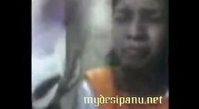 Video de sexo indio con la tía de la oficina Sur que le da un bocado a la polla de su hijo mayor 7 mín. 20 sec