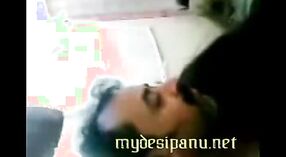 Indyjski dziewczyna dostaje paid dla seks przez jej chachu 1 / min 30 sec