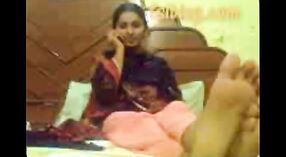 Film de sexe indien mettant en vedette une étudiante pakistanaise Ruksar et son jeune chachu 1 minute 00 sec