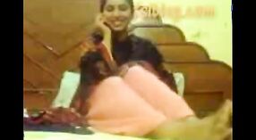 பாகிஸ்தான் கல்லூரி பெண் ருக்சர் மற்றும் அவரது இளம் சச்சு ஆகியோரைக் கொண்ட இந்திய செக்ஸ் திரைப்படம் 5 நிமிடம் 40 நொடி