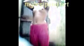 Amateur porn video of a Bengali girl in an outdoor bath 2 min 00 sec