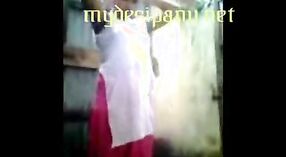 Video porno amateur de una niña bengalí en un baño al aire libre 4 mín. 00 sec