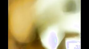 దేశీ హాట్ గర్ల్ నమ్రాటా తన కజిన్ యొక్క MMS చేత ఇబ్బంది పడుతుంది 6 మిన్ 50 సెకను
