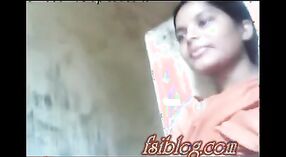فيديو جنسي هندي يعرض فتيات يئن وصديق أخيهن 1 دقيقة 40 ثانية