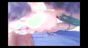 Vidéo de sexe indien mettant en vedette un bhabi du village faisant une pipe torride 2 minute 00 sec