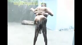 Indiano sesso video con stupefacente all'aperto cazzo in il pioggia 1 min 20 sec