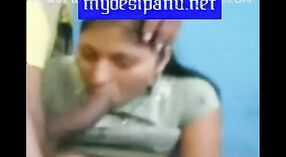 Video de sexo indio con Renu, una mamá sexy de Mumbai 1 mín. 40 sec