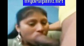 Indiano sesso video con Renu, un sexy mamma da Mumbai 2 min 40 sec