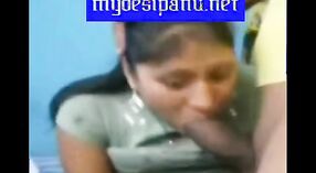 Video de sexo indio con Renu, una mamá sexy de Mumbai 4 mín. 00 sec