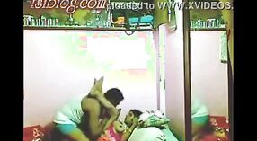 Amator indyjski seks wideo featuring the pokojówka kto dostaje przejebane przez jej dom owner 2 / min 10 sec