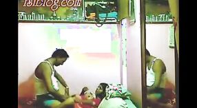 Amator indyjski seks wideo featuring the pokojówka kto dostaje przejebane przez jej dom owner 3 / min 30 sec