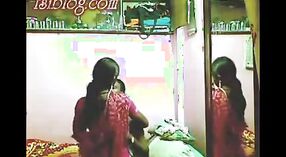 Vidéo de sexe indien amateur mettant en vedette la femme de chambre qui se fait baiser par son propriétaire 0 minute 30 sec