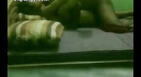فيديوهات جنسية هندية تعرض أومكاري ، عاهرة ديسي التي تم التقاطها عارية من قبل عميلها العادي 3 دقيقة 40 ثانية