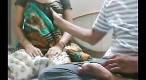 Amator Desi dziewczyna złapany przez hubby ' s przyjaciel w amator porno wideo 0 / min 0 sec