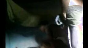 Video de sexo indio con la primera vez de una chica desi siendo follada por su administrador de correos local 3 mín. 00 sec