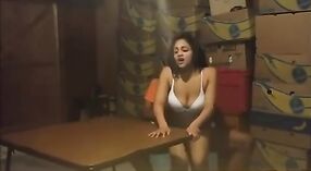 Film de sexe indien mettant en vedette une superbe escort girl se faisant baiser par son client 9 minute 20 sec
