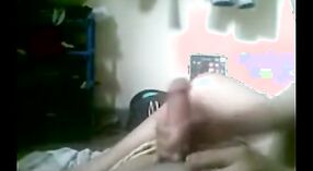 भारतीय अश्लील वीडियो की विशेषता एक युवा लड़की और उसके चचेरे भाई 1 मिन 00 एसईसी