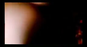 Desi dziewczyna dostaje przejebane przez młody devar w The indyjski seks wideo 5 / min 20 sec