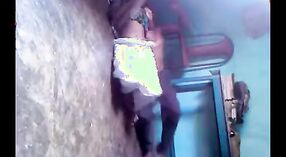 Desi学校老师在这个业余视频中被办公室的pion搞砸了 6 敏 50 sec