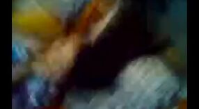 Vidéo de sexe indien mettant en vedette une fille desi sexy nommée Zinaa se faisant baiser par l'ami de son frère 15 minute 20 sec