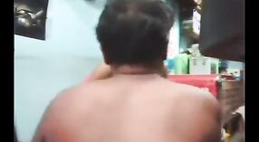 Индийское секс-видео, в котором молодая дези впервые встречается с другом своего дяди 3 минута 00 сек