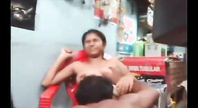 Индийское секс-видео, в котором молодая дези впервые встречается с другом своего дяди 3 минута 40 сек