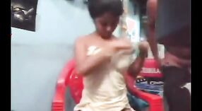 인도 섹스 비디오를 갖춘 젊은 데시 소녀의 첫 번째 시간을 가진 그녀의 삼촌의 친구 7 최소 40 초