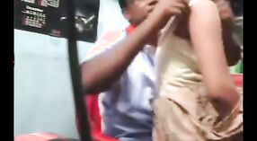 Индийское секс-видео, в котором молодая дези впервые встречается с другом своего дяди 0 минута 0 сек