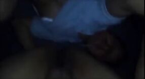 Indiase seks video ' s featuring een mollig aunty getting geneukt door een lift man 4 min 20 sec
